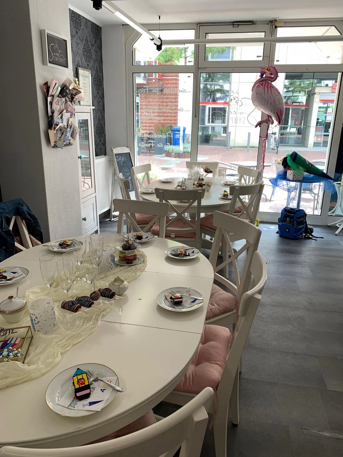 Sweet Symphonies by Sabrina Haberlah – Café – Esstisch