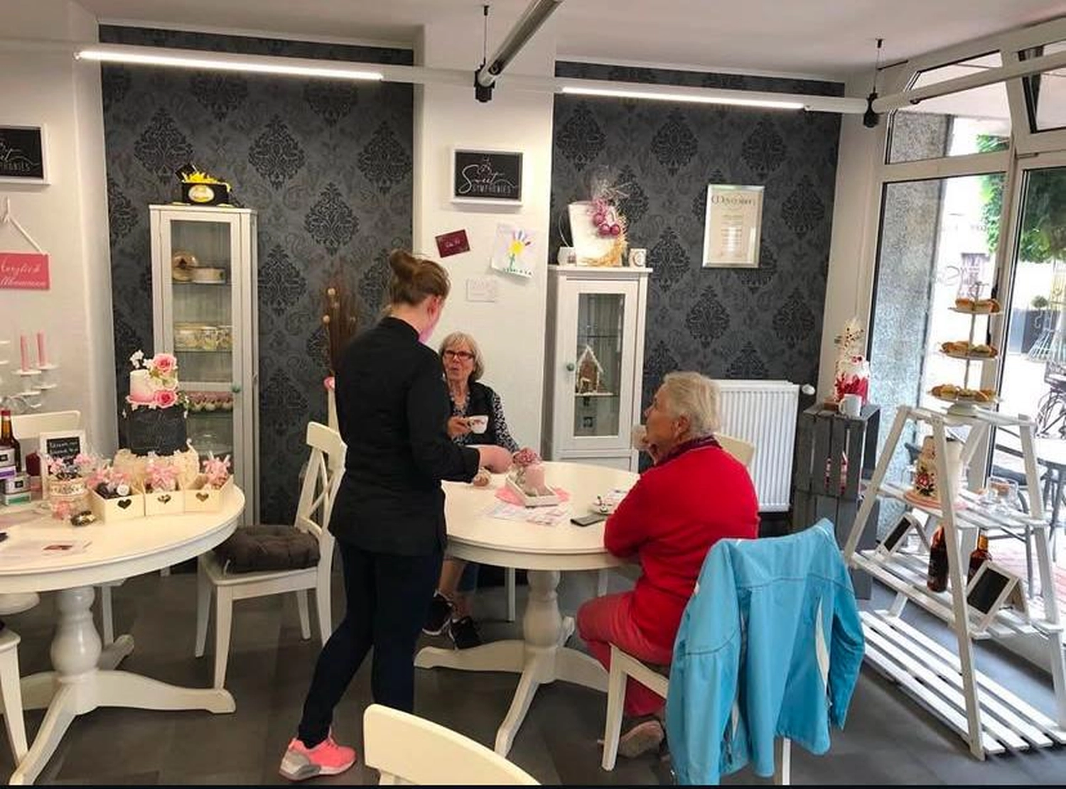 Sweet Symphonies by Sabrina Haberlah – Café 