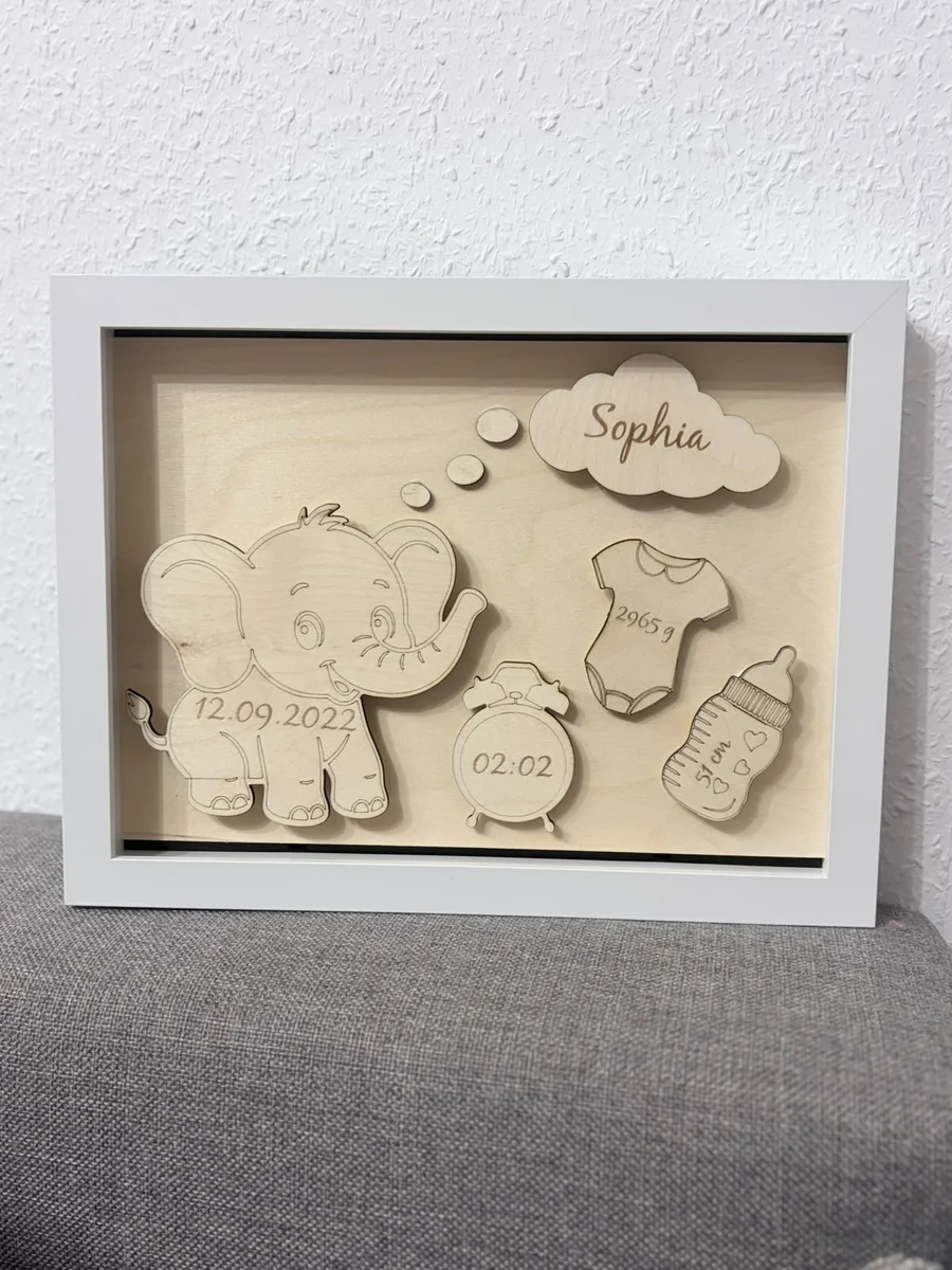 3D-Erinnerungsrahmen zur Geburt Kleiner Elefant aus Holz mit Name, Datum, Uhrzeit und Maßen